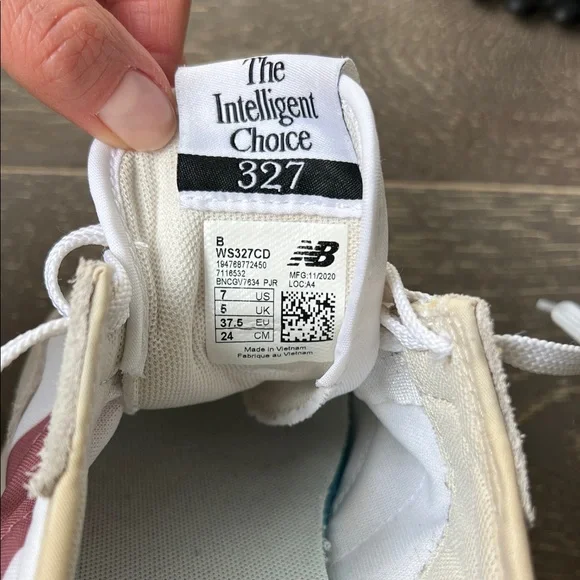 New Balance Women's Sneakers in White and Pink - Picture 6 of 6